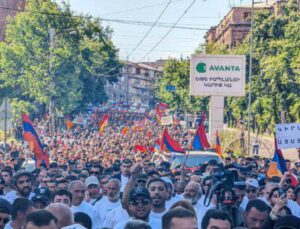 Ermenistan'ın başkenti Erivan'da sivil itaatsizlik eylemlerine polis müdahalesi