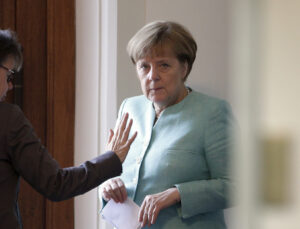Eski Almanya Şansölyesi Angela Merkel anılarıyla geri dönüyor