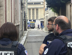 Fransa'da sinagogu yakmaya çalışan bir kişi etkisiz hale getirildi