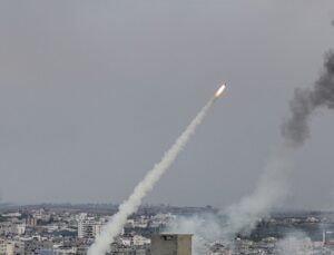 Hamas, İsrail'e roketlerle saldırdı