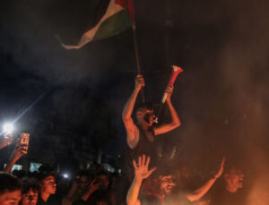 Hamas'ın ateşkes teklifini onaylamasının ardından Gazze'de sevinç gösterileri düzenlendi