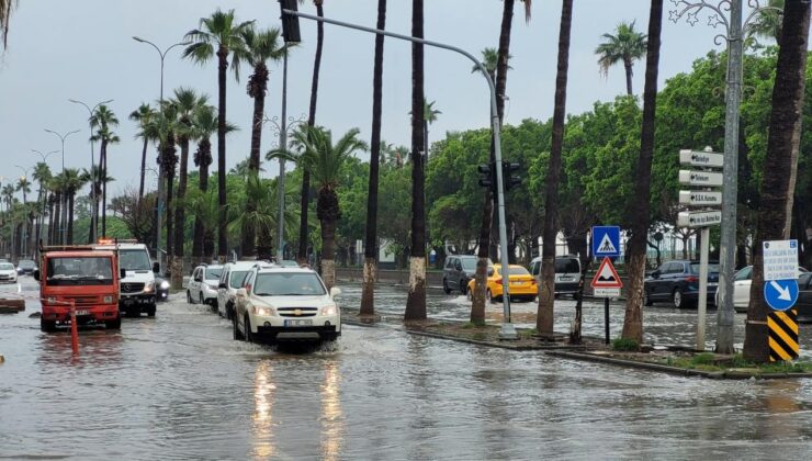 İskenderun’da sağanak: Yollar göle döndü!