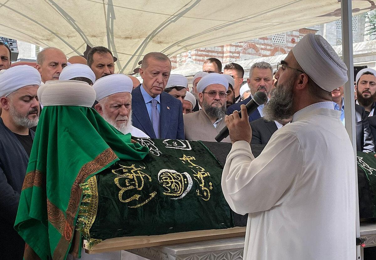 Mahmut Ustaosmanoğlu'nun cenaze merasimi