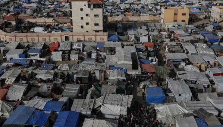 İsrail askerleri Batı Şeria'daki Tulkerim Mülteci Kampı'nı kuşatma altına aldı