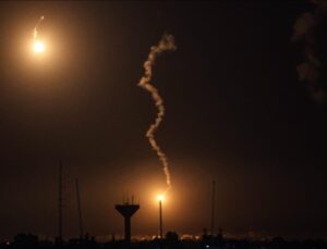 İsrail savaş uçağıyla mülteci kampına saldırdı