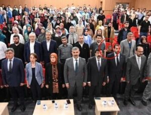 İstiklal Marşı’nda ayağa kalkmayınca açığa alındı