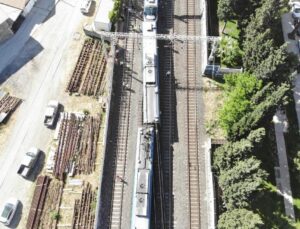 İZBAN raydan çıktı! Yolcular acil çıkış kapısından tahliye edildi