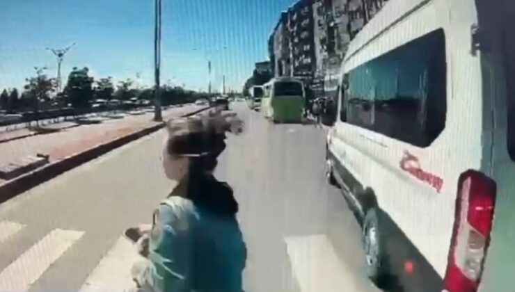 İzmit’te feci kaza: Otomobilin çarptığı kadın havalanarak takla attı!