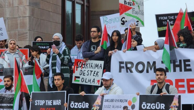 Koç Üniversitesi öğrencileri Filistin’e destek gösterisi gerçekleştirdi