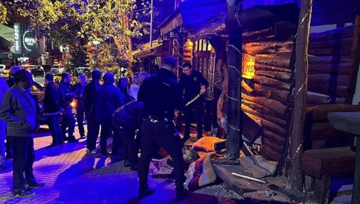 Kütahya’da faciadan dönüldü: Cip kafeye daldı!