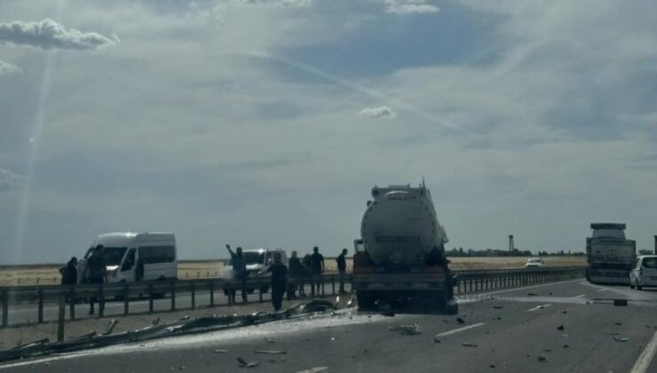 Mardin’de tır bariyerlere çarptı