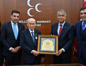 MHP Genel Başkanı Bahçeli’ye ‘Ahmed Cevad Onur Madalyası’ verildi