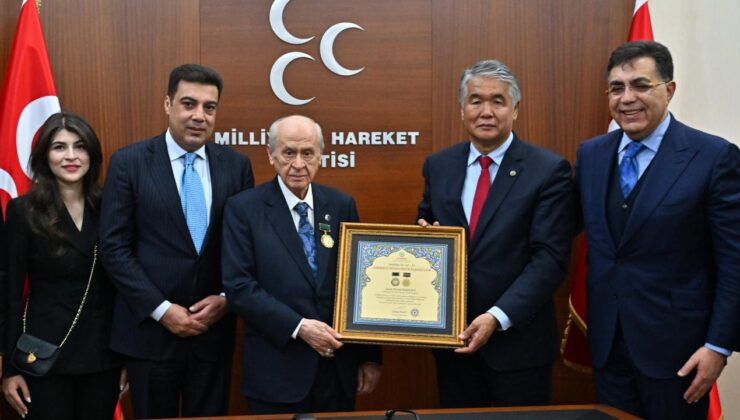 MHP Genel Başkanı Bahçeli’ye ‘Ahmed Cevad Onur Madalyası’ verildi