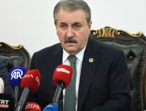 Mustafa Destici: Cumhurbaşkanımızın hedef alındığı bir süreç olduğu gözüküyor