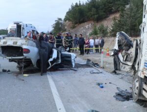 Nişan alışverişi dönüşü kaza: 3 ölü, 2 yaralı