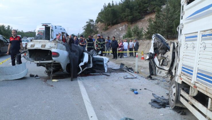 Nişan alışverişi dönüşü kaza: 3 ölü, 2 yaralı