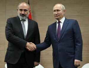 Rusya Devlet Başkanı Putin ile Ermenistan Başbakanı Paşinyan Moskova'da görüştü