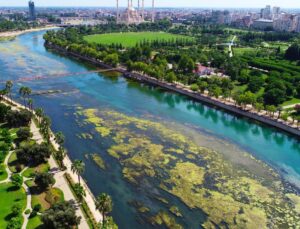 Serinlemek için Seyhan Nehri’ne giren genç kayboldu