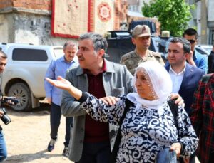 Şırnak Valisi Atay, selin vurduğu Cizre’de incelemelerde bulundu