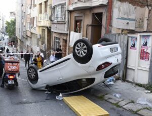 Şişli’de kontrolden çıkan otomobil takla attı