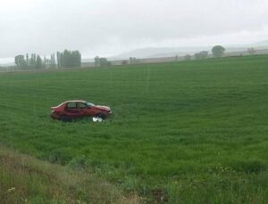 Sivas’ta otomobil şarampole devrildi: 2 ölü, 5 yaralı