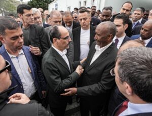 Sudan Egemenlik Konseyi Başkanı Burhan’ın oğlunun cenazesi toprağa verildi