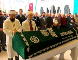 Sunucu Erkan Yolaç son yolculuğuna uğurlandı