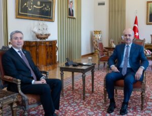 TBMM Başkanı Kurtulmuş, Kazakistan’ın Ankara Büyükelçisi Sapiyev’i kabul etti