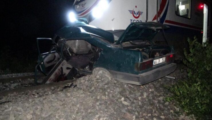 Trenin altında kalan otomobilin sürücüsü hayatını kaybetti