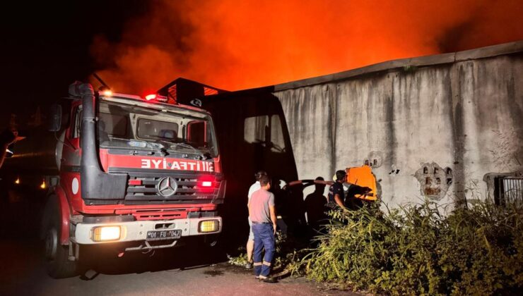 Adana’da ahşap imalathanesinde yangın!