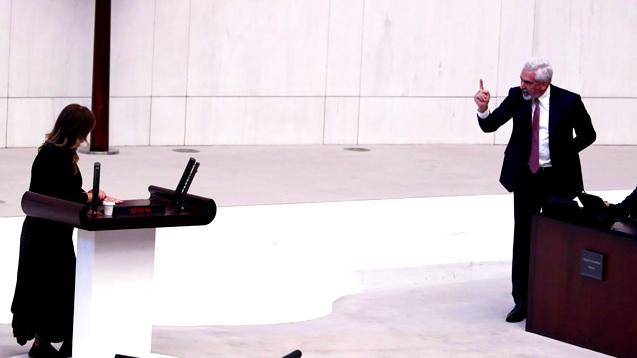 AK Partili Ensarioğlu'ndan DEM Partili vekile tarihi ayar: Alan da şerefsizdir, veren de!