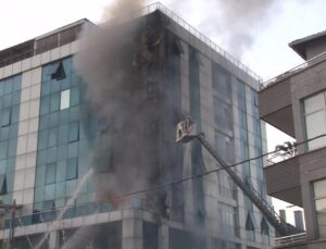 Ataşehir’de iş merkezi alev alev yandı