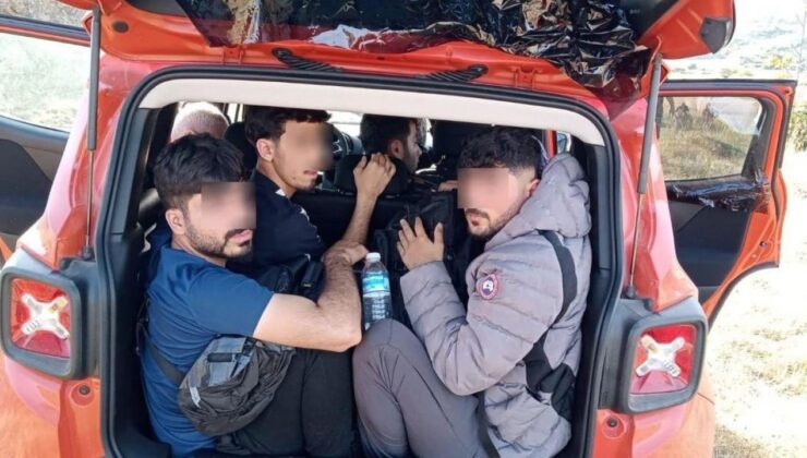 Bu araçtan 8 düzensiz göçmen ile bir kaçakçı çıktı! İçlerinden birinin kimliği şaşırttı