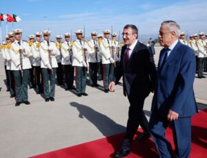 Cumhurbaşkanı Yardımcısı Yılmaz, Cezayir Başbakanı ile görüştü