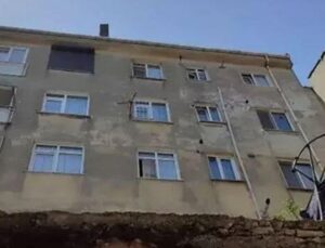 Fatih’te duvar çöktü! Bina boşaltıldı