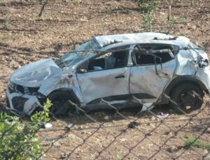 Güvenlik korucularının otomobili şarampole devrildi; Ölü ve yaralılar var