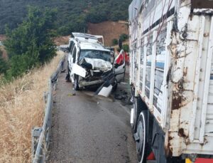 Isparta’da kamyon ile hafif ticari araç çarpıştı: 1’i ağır 5 yaralı