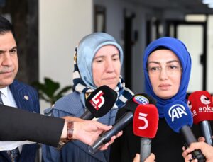 Karamollaoğlu, Sinan Ateş’in eşi Ayşe Ateş’le görüştü