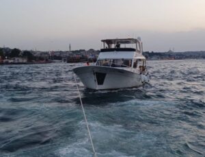 Makine arızası nedeniyle sürüklenen tekne kurtarıldı