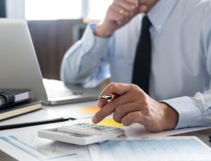 Sahte diplomayla holding yöneticisi oldu: Proje bile çizdi