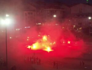 Taraftar grubunun kutlaması yangına neden oldu