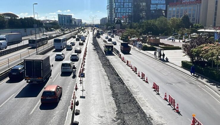 Yenibosna’da metrobüs üst geçidinde çalışma! Trafik yoğunluğu oluştu