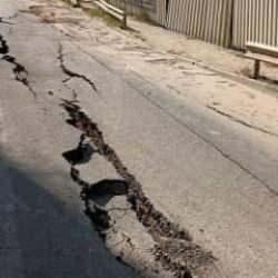 Bursa’da inşaat yüzünden yolda göçük meydana geldi