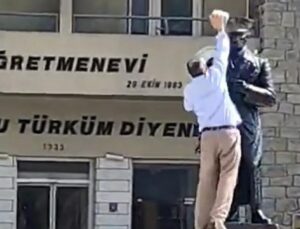 Atatürk heykeline taşlı saldırı: 1 kişi gözaltına alındı