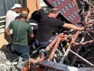 Başakşehir’de facia: İnşaat işçileri çöken iskelenin altında kaldı
