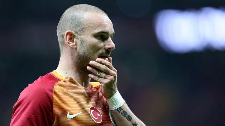 <p>Yunus Emre Borhan'ın soruşturma birimlerine verdiğİ ifadesinde, Tavukçu'nun çocukluk arkadaşı olduğunu ifade ederek, Econ isimli şirketin hissedarı olduğunu sonrasında hisselerini Sneijder'e sattığını kaydetti. Tavukçu'nun arandığını bilmediğini kaydeden Borhan, Kağıthane'de kentsel dönüşüm projeleri aldığını vurgulayarak Sneijder ile kendisini Hakan Tavukçu’nun tanıştırdığını aktardı.</p><p> </p><p>Sneijder'in daha sonra kendisine ait olan Econ adındaki şirketin yüzde 15 hissesini satın aldığını anlatan Borhan, bunun karşılığında 1 milyon 800 bin dolar için anlaştıklarını ve kendisine 1 milyon 181 bin 428 dolar ödediğini açıkladı.</p>