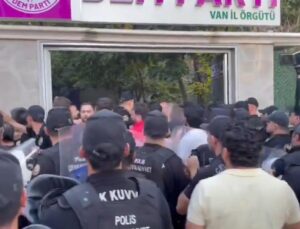 DEM Partililerden izinsiz gösteri: İl başkanı gözaltına alındı