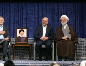 İran Cumhurbaşkanı Pezeşkiyan, Hamaney'den mazbatasını alarak resmen göreve başladı | Dış Haberler