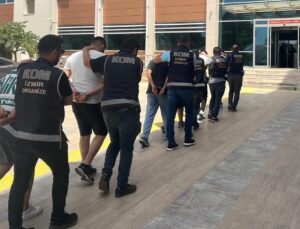 İzmir’de durdurulan otomobilden el yapımı patlayıcı çıktı