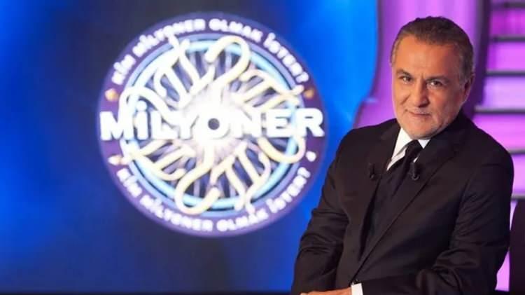 <p><span style="color:rgb(0, 0, 0)">Şehir Tiyatroları Genel Sanat Yönetmenliği yaptı. Çok sayıda tiyatro oyunu yazdı. </span><span style="color:rgb(0, 0, 0)">Yeni Yüzyıl, Yeni Binyıl ve Akşam Gazetelerinde çalıştı. </span></p>